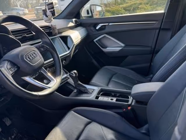 Audi Q3 - фото 5