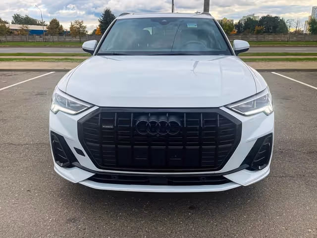 Audi Q3 - фото 1