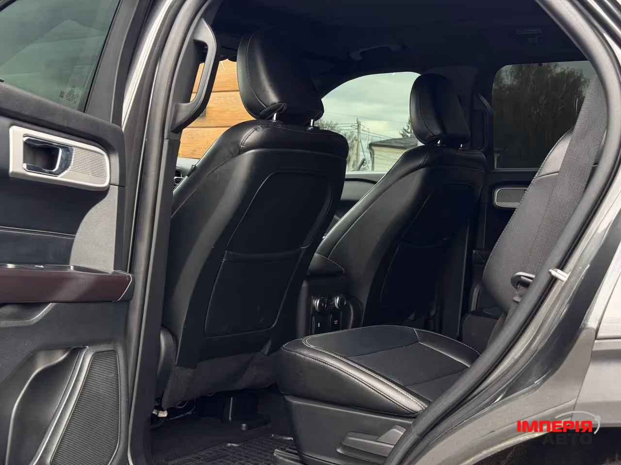 Ford Explorer - фото 42