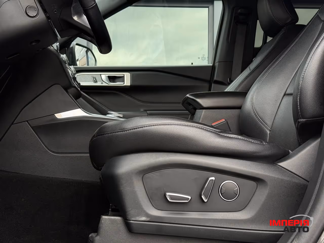 Ford Explorer - фото 24