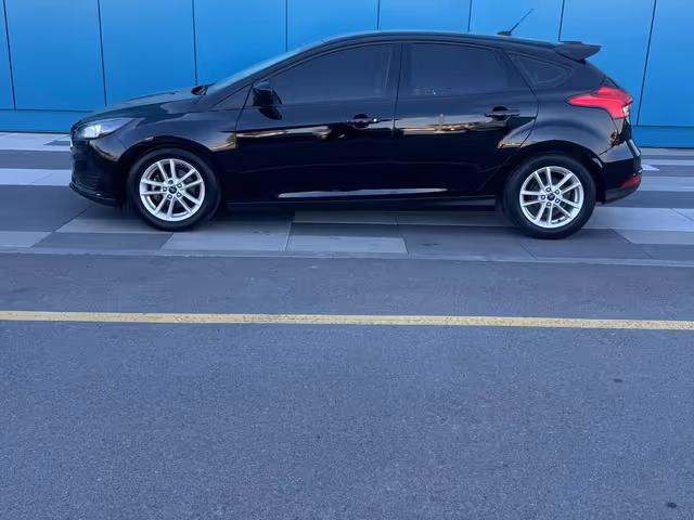 Ford Focus - фото 1