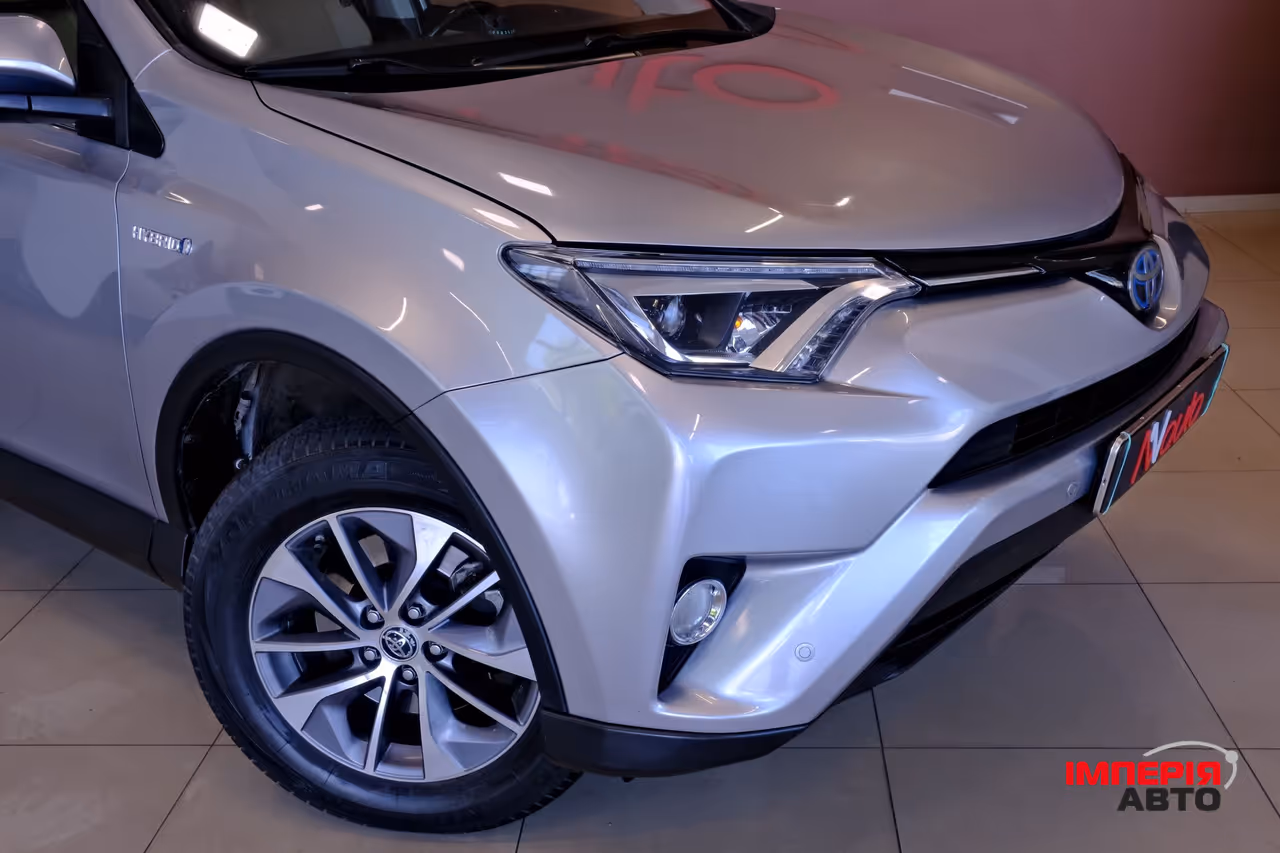 Toyota RAV4 - фото 3