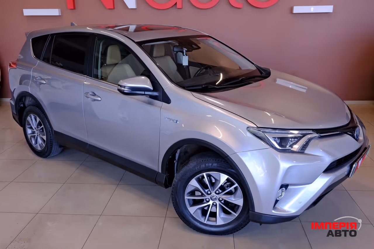 Toyota RAV4 - фото 4