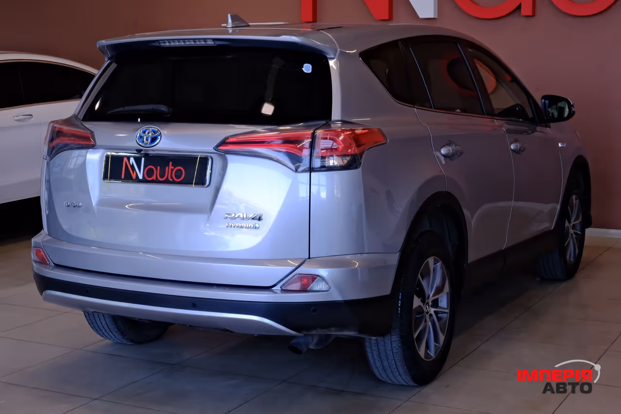 Toyota RAV4 - фото 5