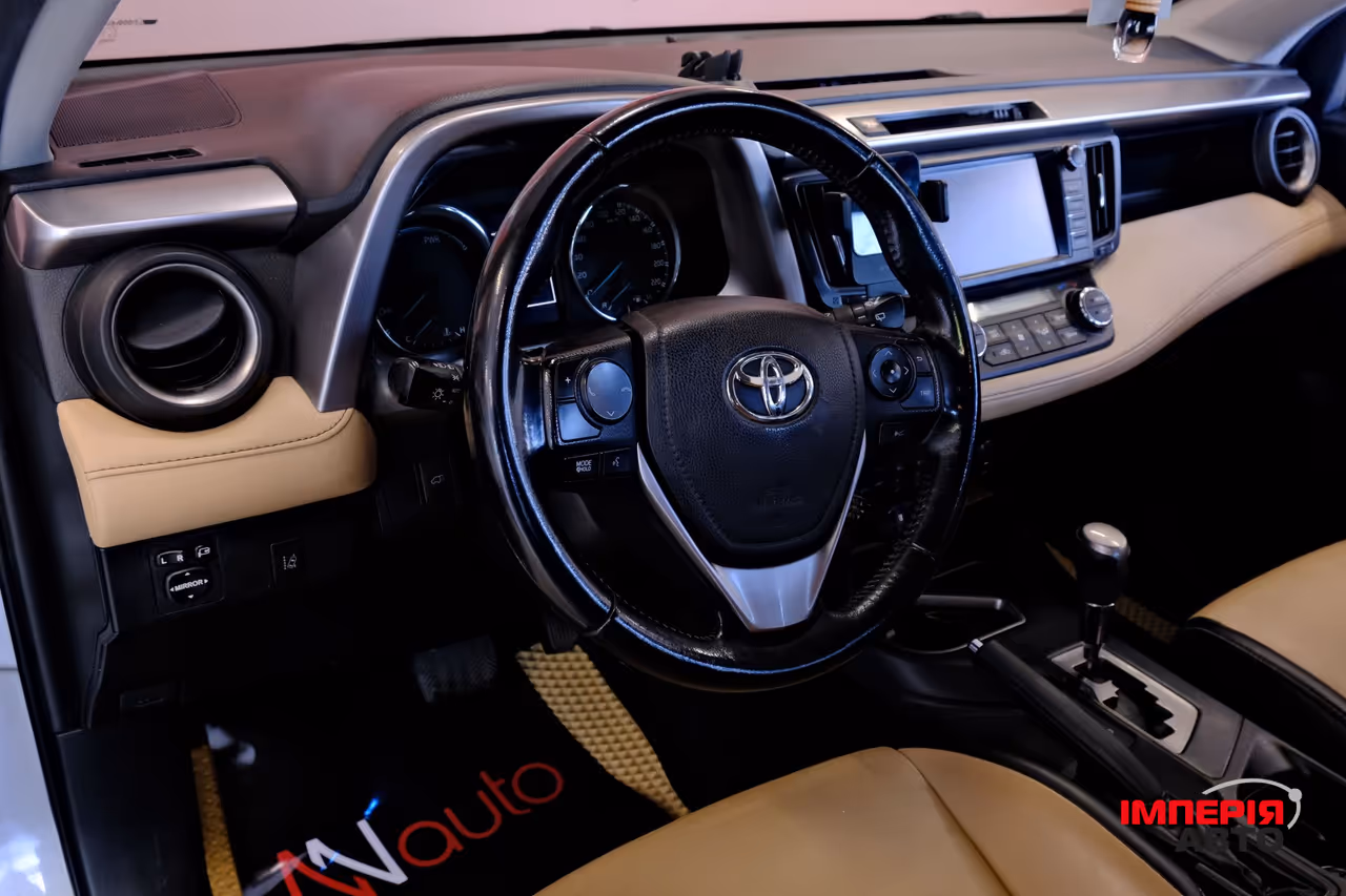 Toyota RAV4 - фото 7