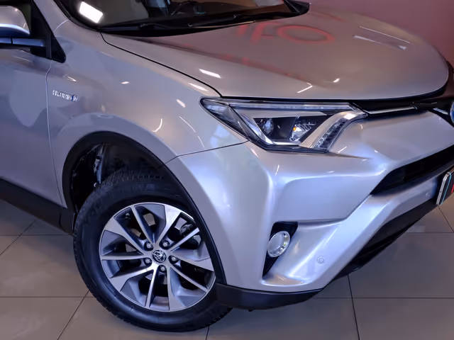 Toyota RAV4 - фото 3
