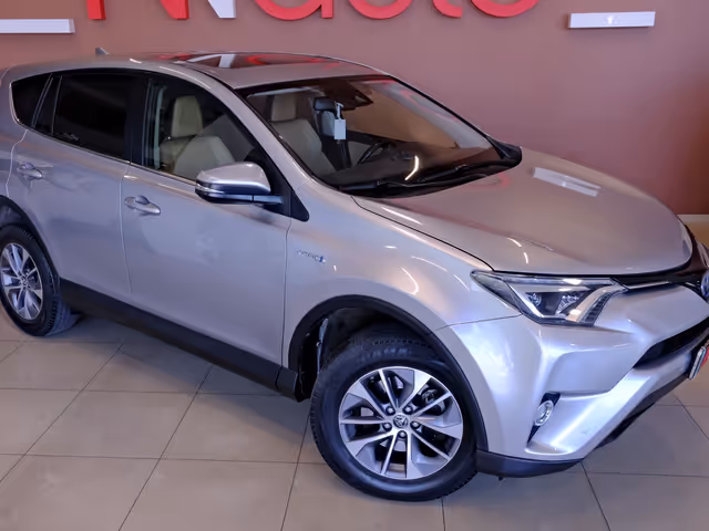 Toyota RAV4 - фото 4