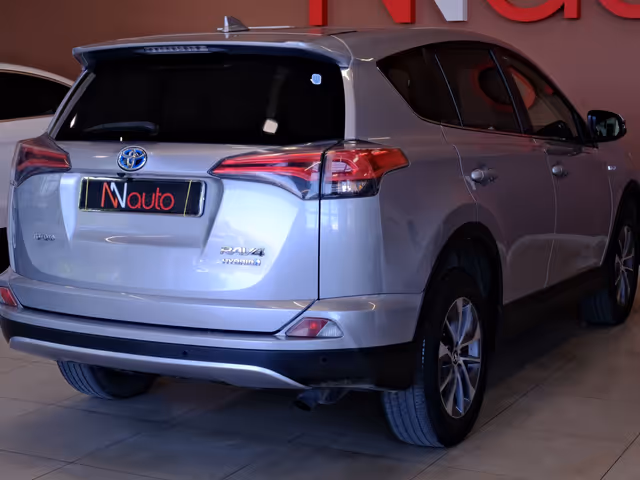 Toyota RAV4 - фото 5
