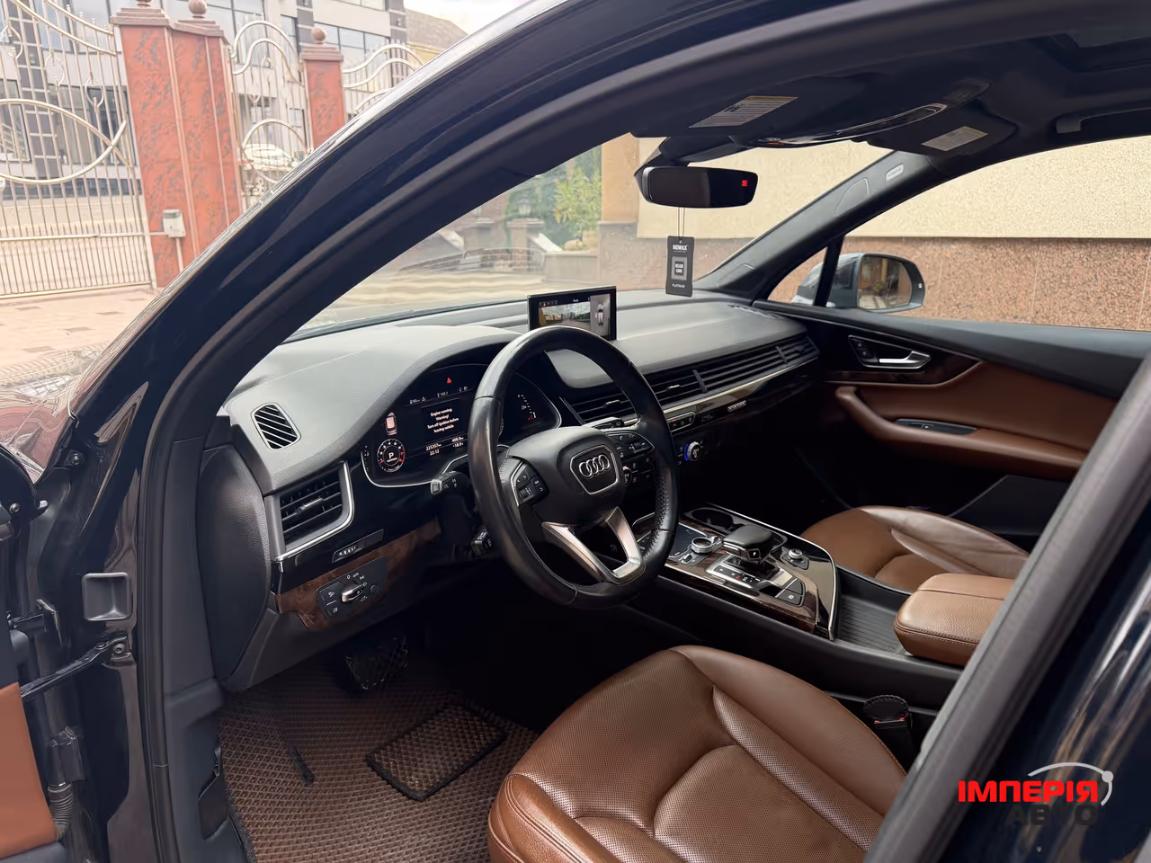 Audi Q7 - фото 27