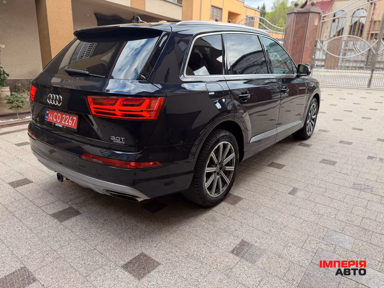 Audi Q7 - фото 12