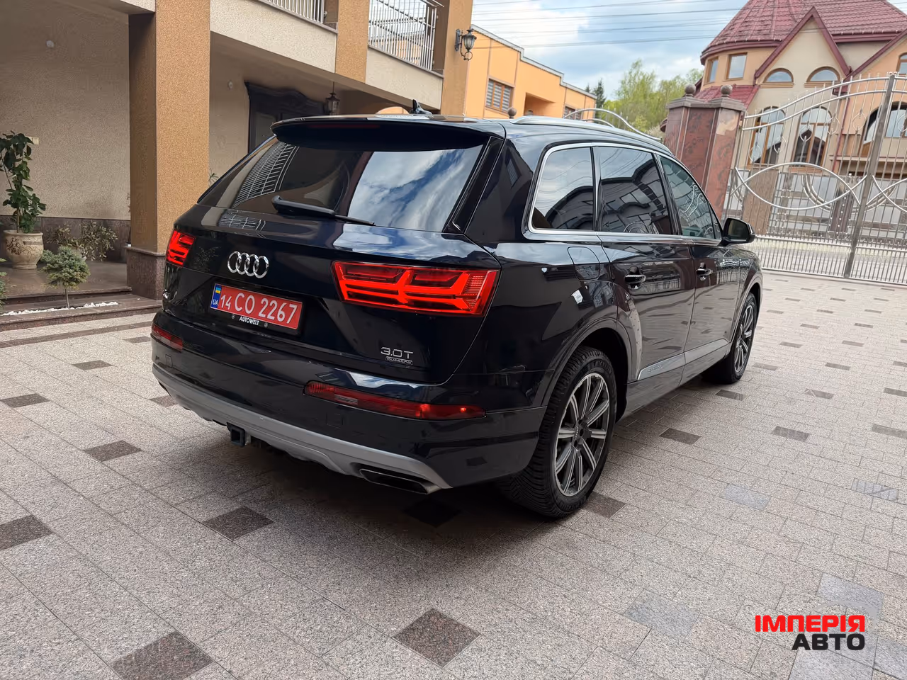 Audi Q7 - фото 11