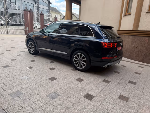Audi Q7 - фото 5