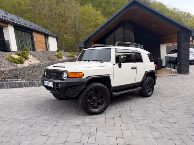 Toyota FJ Cruiser - фото 4