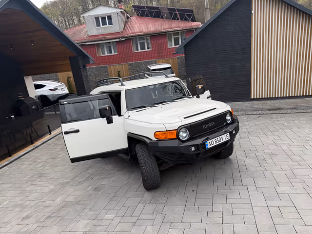 Toyota FJ Cruiser - фото 3