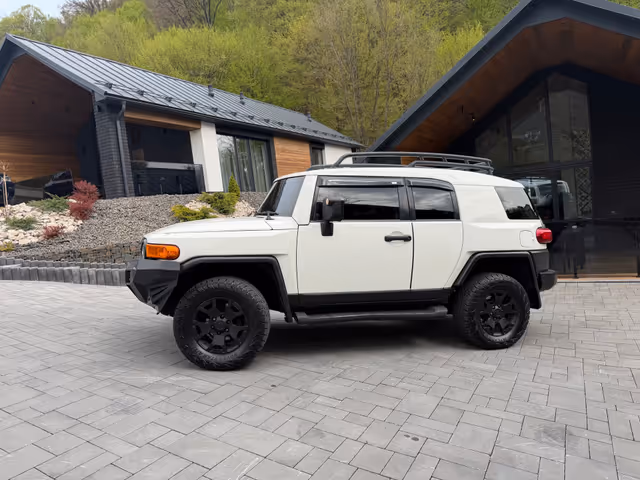 Toyota FJ Cruiser - фото 5
