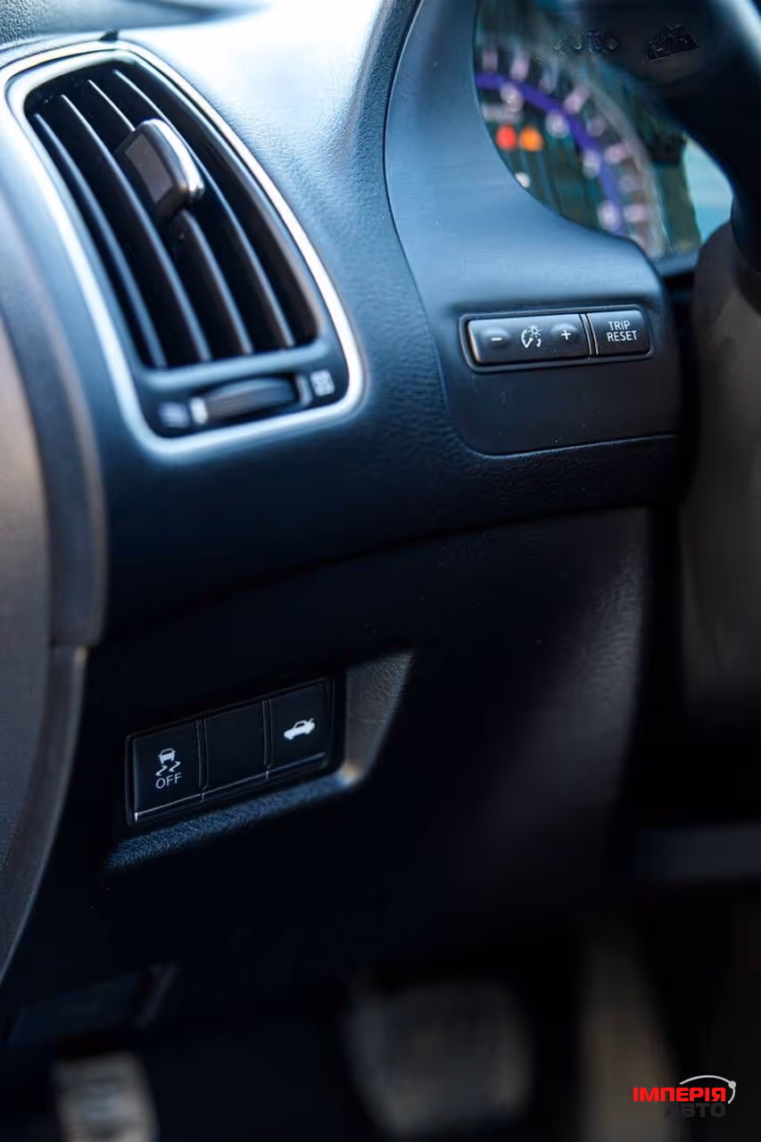 Infiniti Q60 - фото 13