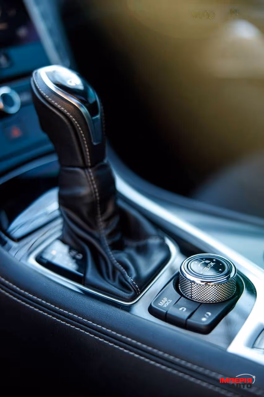 Infiniti Q60 - фото 16