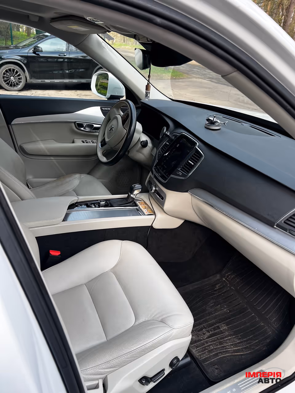 Volvo XC90 - фото 12