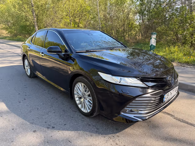 Toyota Camry - фото 1