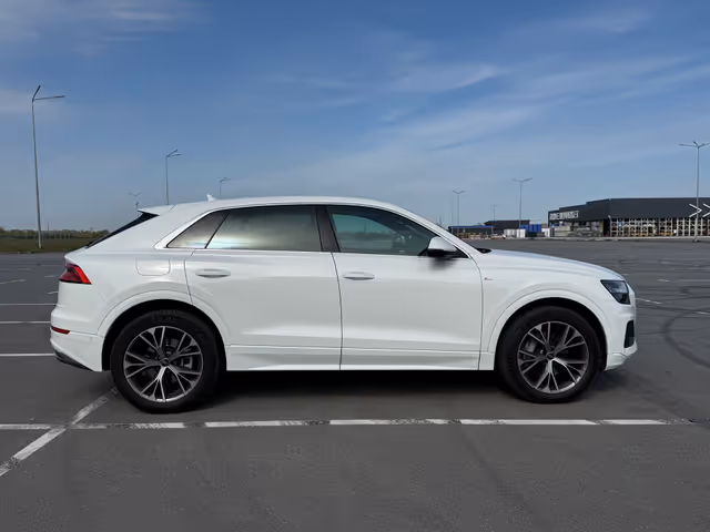 Audi Q8 - фото 4