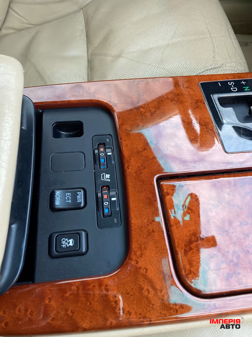 Lexus GS - фото 27
