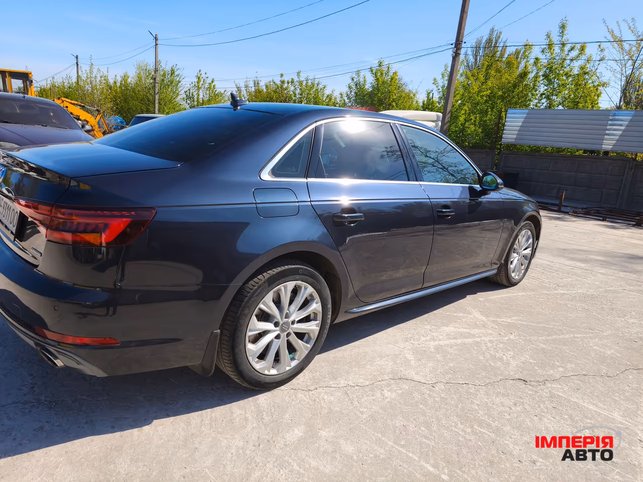 Audi A4 - фото 5
