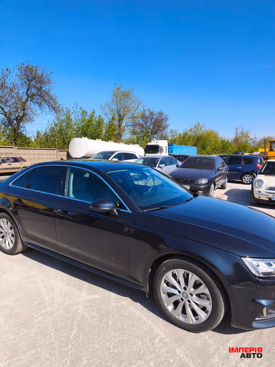 Audi A4 - фото 8
