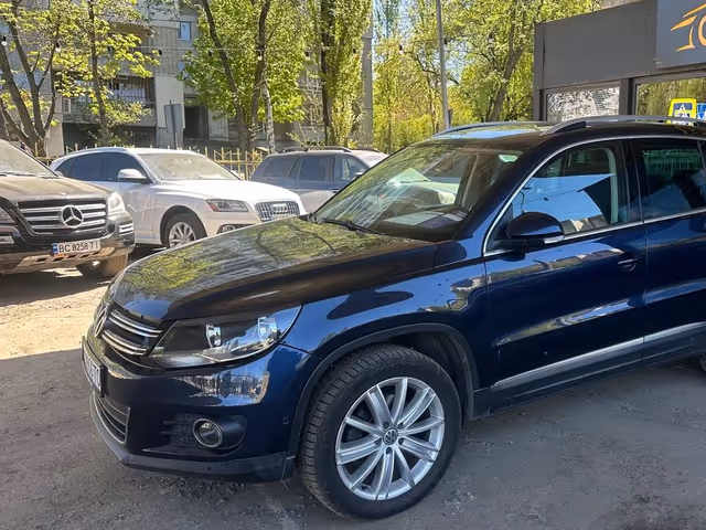 Volkswagen Tiguan - фото 4