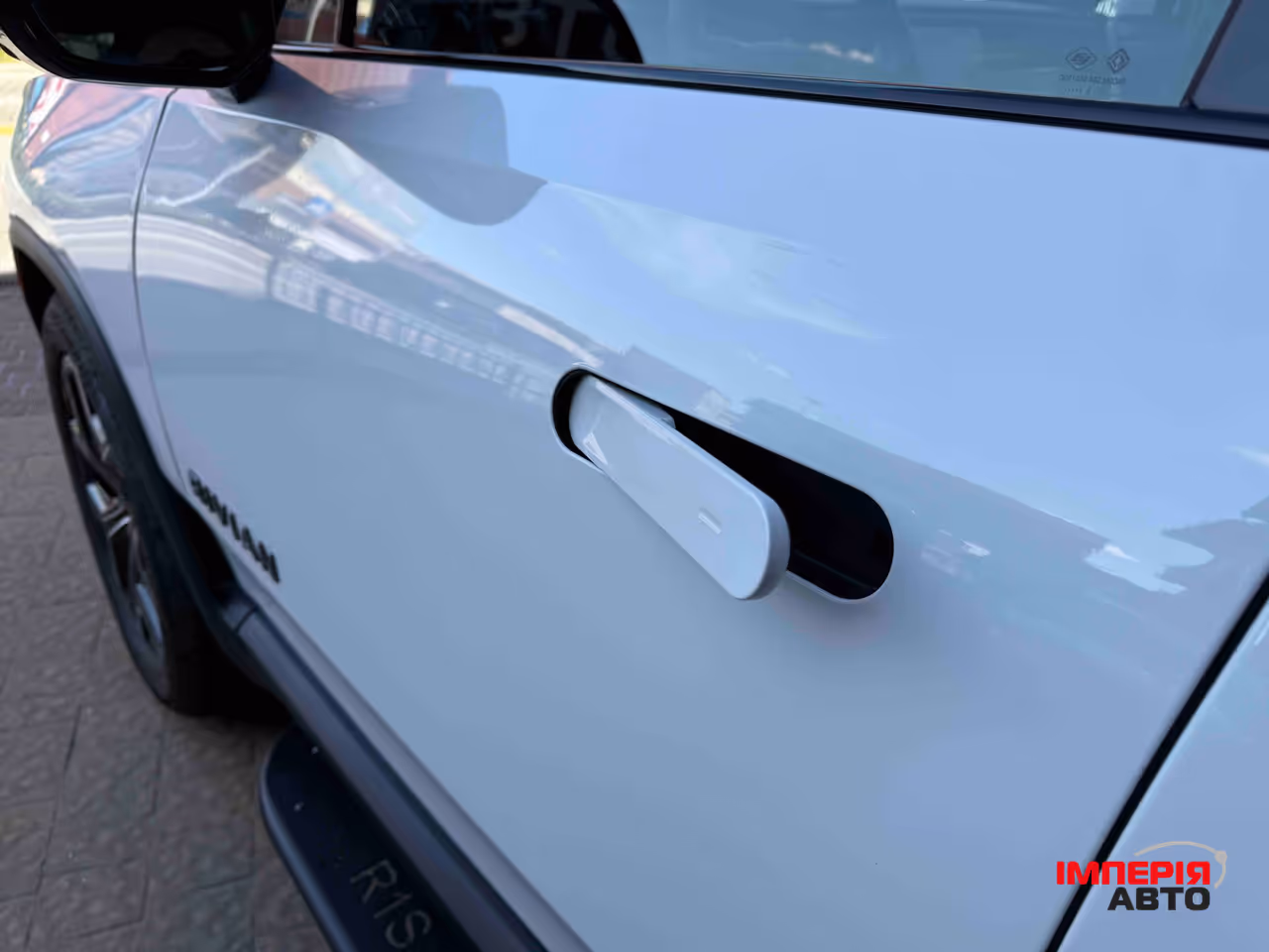 Rivian R1S - фото 12