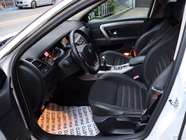Renault Laguna - фото 5