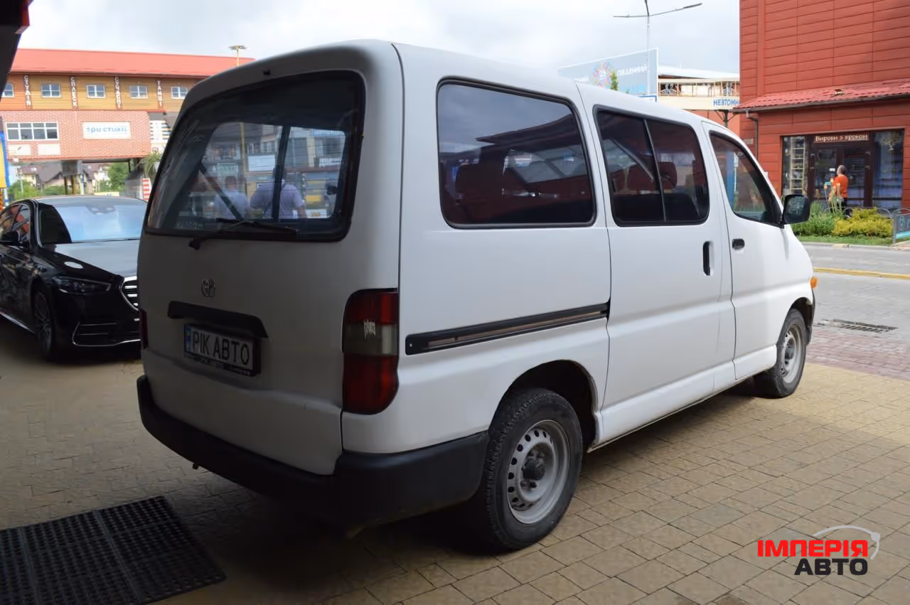 Toyota HiAce - фото 3