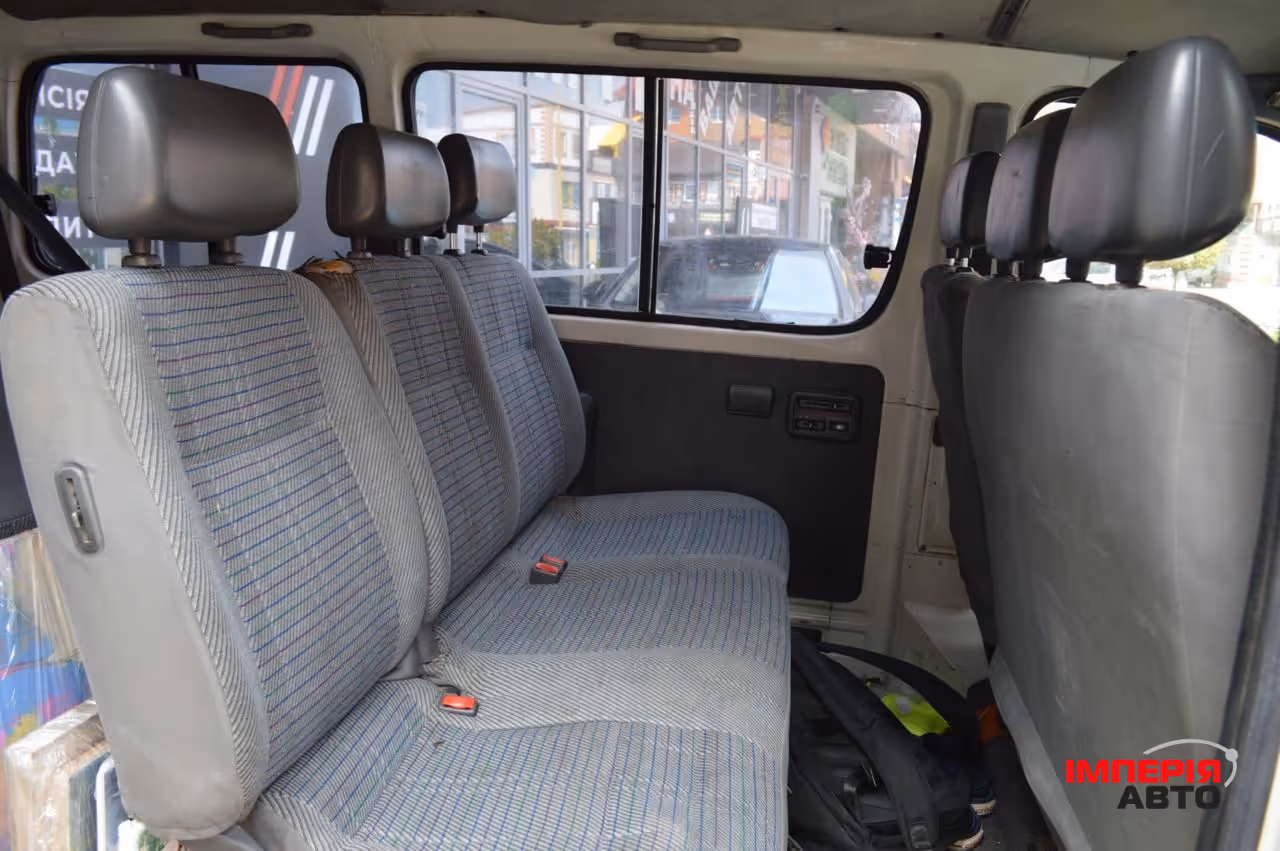 Toyota HiAce - фото 7