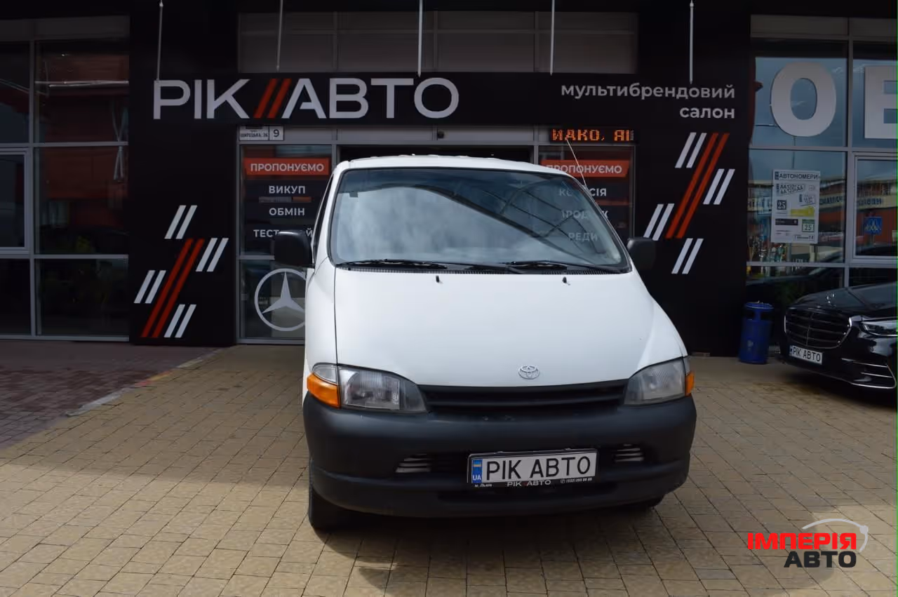 Toyota HiAce - фото 1