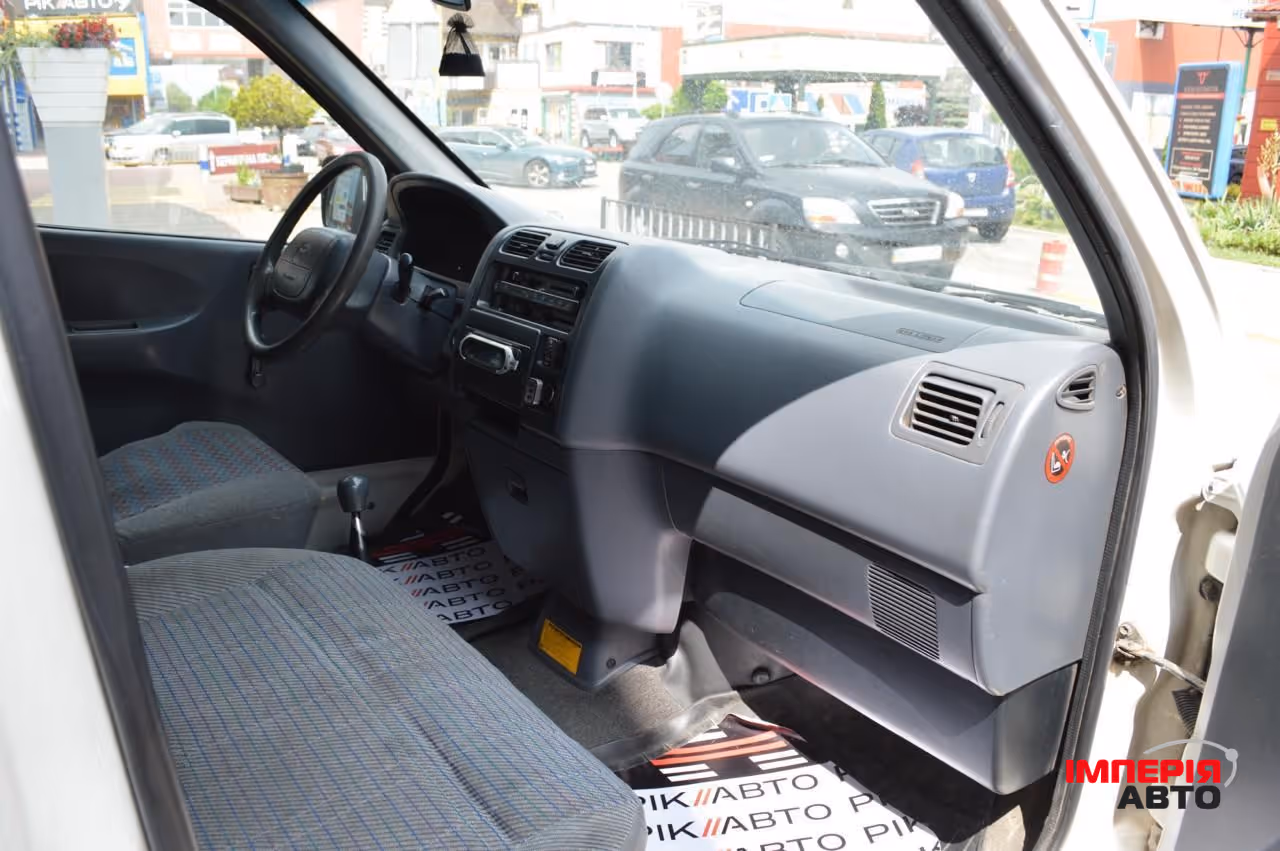 Toyota HiAce - фото 9