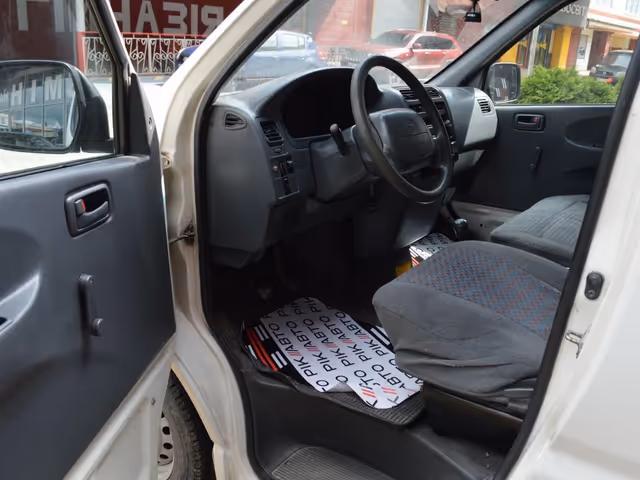 Toyota HiAce - фото 4