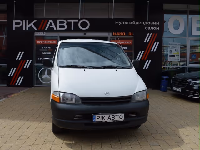 Toyota HiAce - фото 1