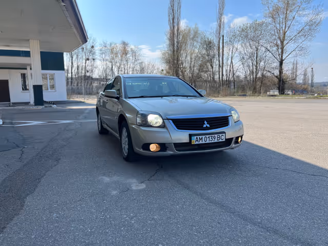 Mitsubishi Galant - фото 1
