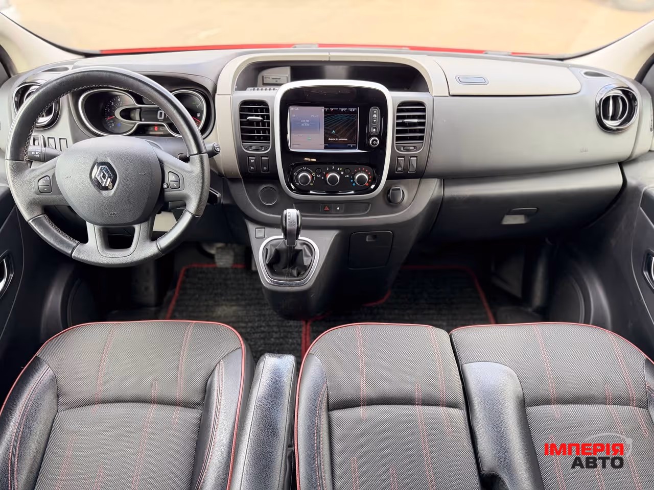 Renault Trafic - фото 9