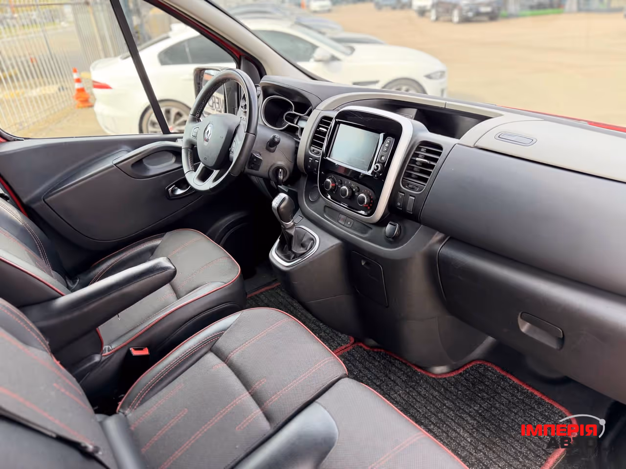 Renault Trafic - фото 7