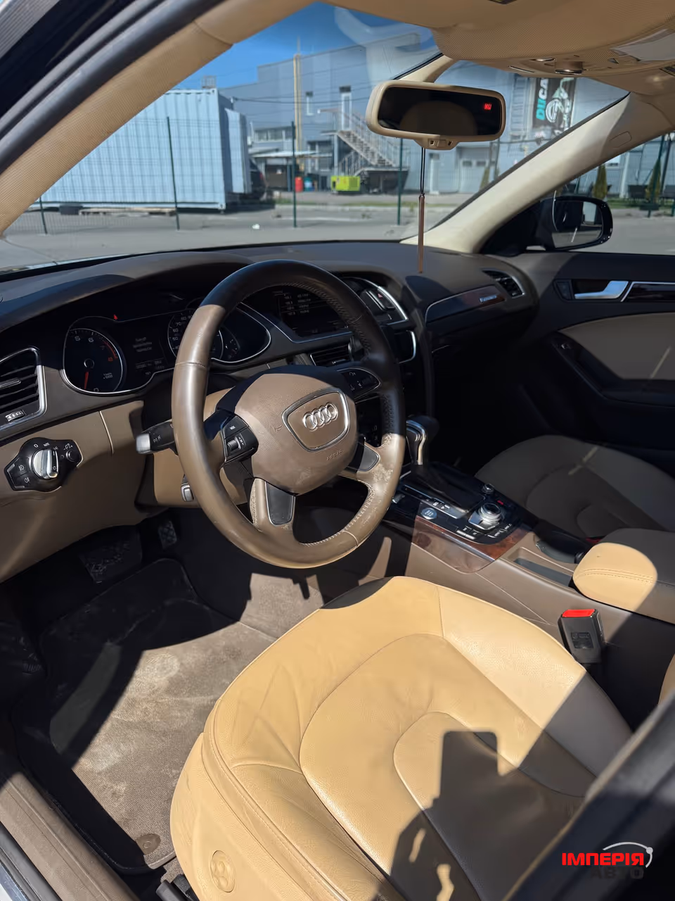 Audi A4 - фото 8