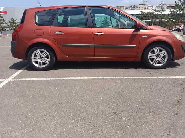 Renault Grand Scenic - фото 2