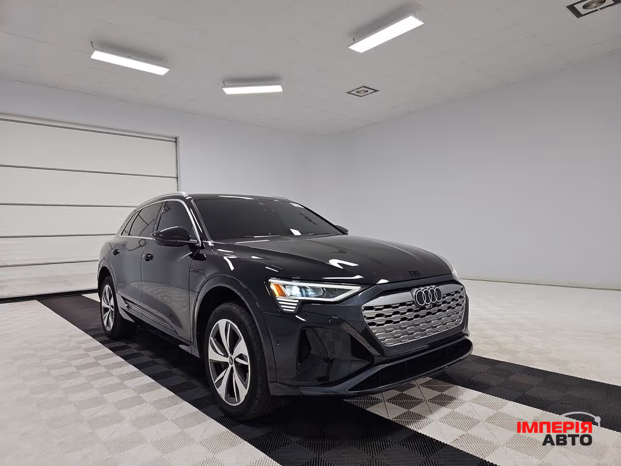 Audi Q8 e-tron - фото 1