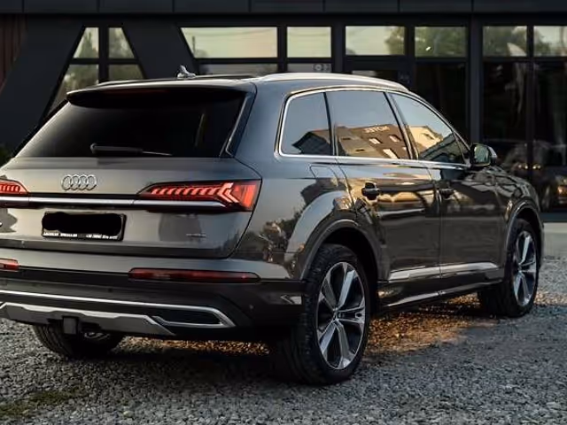 Audi Q7 - фото 5