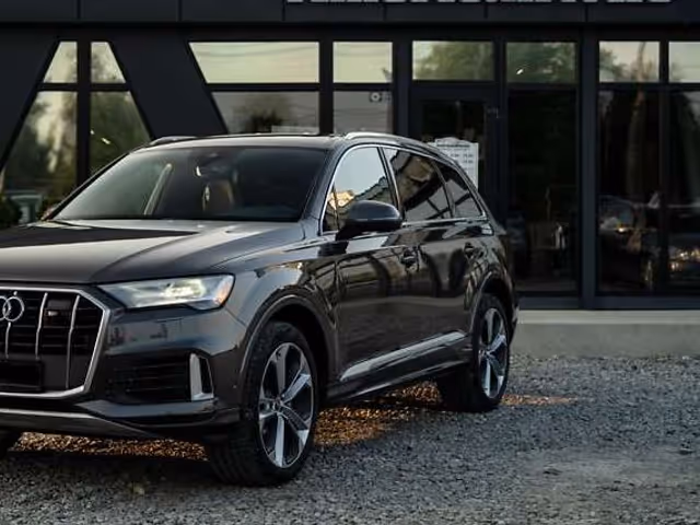 Audi Q7 - фото 1