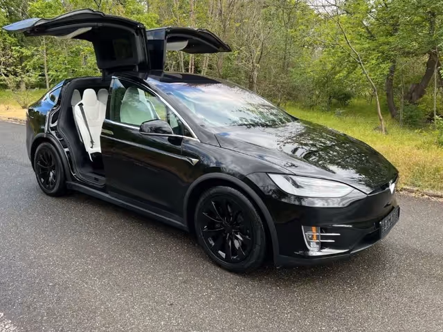 Tesla Model X - фото 5