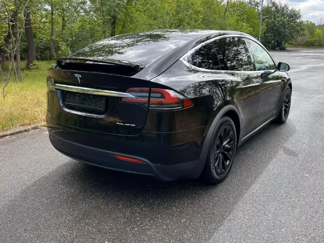 Tesla Model X - фото 2