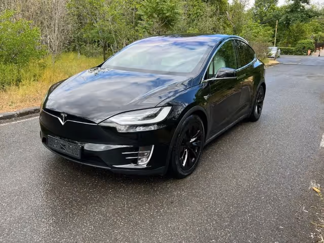 Tesla Model X - фото 1