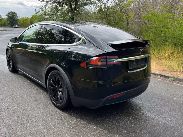 Tesla Model X - фото 4