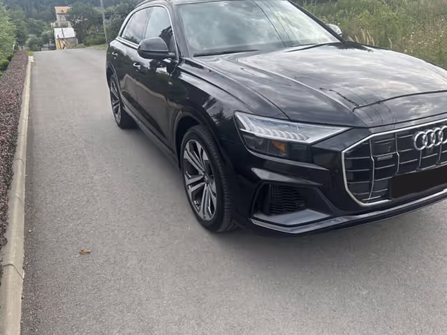 Audi Q8 - фото 1