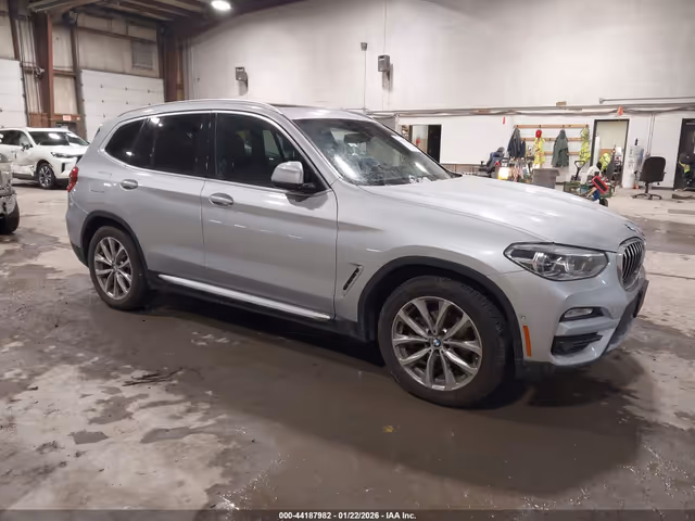 BMW X3 - фото 1